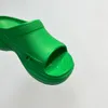 2023 슬리퍼 Mens Womens Chunky 슬라이드 PU 샌들 고무 및 모피 디자이너 플랫 솔 슬리퍼 Paris Piscine POOL SLIDE SANDAL 3D 엠보싱 로고 슬라이더
