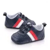 Pierwsze Walkers Spring Baby Boy Casual Sneakers Klasyczne koronkowe buty z miękkimi podeszwami maluchów Born Walker 2023