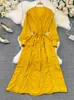 Casual Dresses Autumn Vintage Long Dress Women V-ringen Sleeve Lacestitching Midja A-Line Elegant White Yellow Holiday Robe