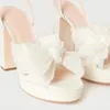 Sandálias 2023 Festa feminina chique Plataforma branca salto arco sapatos de casamento roupas de salto alto