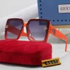 Okulary przeciwsłoneczne 2023 NOWOŚĆ ONLINE RED RODZINA DLAKA RAMA KOBIET KOBIET ZASADOWANY SYSUNE INS MADA Trend Street Photo Suncreen Sunglasses