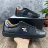 23 Mode Stilvolle Männer Frauen Freizeitschuhe Flache Matte Leder Turnschuhe Ace Schuh Schlange Herz Chaussures Trainer Grün Rote Streifen Stickerei