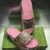 Qhigh Quality Ladies Designer Slippers Womens and Men Summer Rubber Sandals Beach Slides屋内と屋外の靴クラシックフリップフロップサイズEur35-45