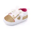 Athletic Shoes Born Baby Girls Breattable Anti-Slip paljetter Hjärttryck Sneakers Toddler Soft Soled Casual Walking Sports anländer