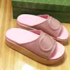 Luxe slippers glijden merkontwerpers vrouwen dames holle platform sandalen gemaakt van transparant materiaal modieus sexy zonnige strand vrouw schoenen slippers slippers
