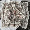 Foulard en soie de haute qualité 100% foulard en soie de mûrier femmes automne et hiver 70 écharpe carré écharpe écharpe chaude écharpe en gros