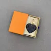 Classic Luxurys Keychain Heart Shapet Letter V Brand marrom marrom preto grade designer de carros de carro