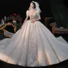 2023 Arabiska bröllopsklänningar älskling satin kort ärm vintage rashes ruched sexig öppen rygg enorm bollklänning kristallpärlor blingbling brudklänningar