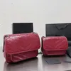 Bolsas de ombro Niki Cowhide Correntes Sacos de Frea Axilares Bolsas de Embreagem Letra de Couro Genuíno Hardware Hardware Hardware de Alta Qualidade Carteira de Flha de Moda grande capacidade