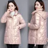 Kvinnors dikerockar 2023 Glossy Down Cotton Jacka Kvinnor Vinter Löst mitten av huven VARMT Tjockna Outwear Casual Female Parkas Overrock