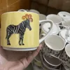Xícaras pires de desenho animado fofo zebra padrão cerâmica de chá de chá de café da tarde de leite de leite de alta temperatura Acessórios para decoração doméstica