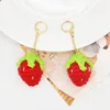 Boucles d'oreilles pendantes en pendentif fraise tricoté fruit rouge doux adapté au cadeau de bal de fin d'année