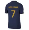 Maillots de Futbol 2022 Fransız Takımları Futbol Formaları Benzema Futbol Gömlekleri Mbappe Griezmann Camavinga Maillot de Ayak Kiti Gömlek Hommes Enfants Erkek Çocuk Setleri