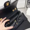 Tasarımcı Çanta CF Flep Çanta Omuz Crossbody Lambsin Deri Altın Ton Metal Zinciri Ayarlanabilir Küçük Altın Top Gabrielle Womens Sling Vücut Bag