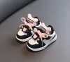 2023 Premiers marcheurs Automne Bébé Fille Garçon Infant Casual Chaussures de course Fond souple Couture confortable Couleur Enfants Sneaker pour 6M-4T