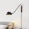 Lampada da parete Nordic Plug In Sconce Camera da letto Lampade da comodino Paralume in ferro bianco nero Swing Long Arms Mounted Light E27