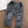 Set di abbigliamento 1-5 anni Set di vestiti autunnali per ragazze per bambini Pullover a maniche lunghe per bambini Top Maglioni Maglieria Pantaloni in denim strappati Jeans Completi per bambini 230313