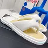 Spring Sandal Slipper White Fat Flip Flops Bröd tjocka sulor Hög tofflor Sandaler Plattformskor 01