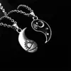 2pcs /Set Lovers Tai Ji Диаграмма Дизайнерская ожерелье Женщина мужское ожерелье Южноамериканское сплав Серебряный серебряный лунный солнце черный подвесной ожерелья для модных украшений