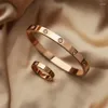 Bröllopsringar Fashion Rose Gold Titanium Steel Ring med Stone Crystal för Girl Woman Par i Cross Drop