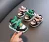2023 Premiers marcheurs Automne Bébé Fille Garçon Infant Casual Chaussures de course Fond souple Couture confortable Couleur Enfants Sneaker pour 6M-4T