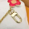 Fashion Key Chain Designer Keychain Designers de luxo letra Pingente de flor Keychains Keys Classic Buckle Chaves de segurança feminina Orname4717396