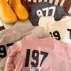 Designer Enfants Vêtements Ensembles Garçons D'été Ess Survêtements Casual Lettre Bébés Filles Enfant T-shirts Pantalons Nourrissons Enfants À Manches Courtes Top Shorts Jeunesse Toddler C W9XF