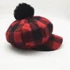 Berets Damen Achteckiger Hut Sboy Cap Plaid Baseball Abnehmbarer Kunstpelzbommel Winter Mädchen Rot Schwarz Kariert Baker Boy HatBerets