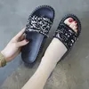 Sandaler paljett modelägenheter tofflor Sommarkvinnor Peep Toe Slipper Koreansk stil mjuka plattformskor Öppna platt flip flops