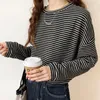 女性用Tシャツaossviao 100％コットンストライプTシャツ女性ハラジュクベーシックルーズロングスリーブティーソフトメスソリッドトップカキサマージャンパー230313