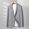 Abiti da uomo Stile inglese Uomo Blazer blu grigio Primavera Autunno Giacca monopetto con colletto dentellato Abito da uomo Abiti casual eleganti Indumento