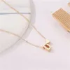 Tiny Heart Dainty Początkowy naszyjnik Złota Srebrna kolor Letter Nazwa Choker Naszyjnik dla kobiet Wisidanta Prezent biżuterii