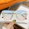 Lunettes de soleil de mode de créateurs de luxe 20 % de réduction sur la tendance de la ligne A cloutée de diamants anti-ultraviolet pour les femmes conduisant la rue Sunshade donne à un grand visage un aspect mince