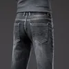 Jeans da uomo Primavera Autunno Uomo Blu chiaro Regular Fit Midwight Jeans casual Stile classico Pantaloni in tessuto denim elasticizzato Marca maschile 230313