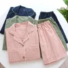 Vêtements de nuit pour femmes Pyjama couple d'été deux pièces short à carreaux à manches courtes pour hommes 100% gaze de coton dames service à domicile simple ensemble vêtements de nuit 230314