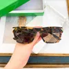 10% de réduction sur les lunettes de soleil de créateurs de luxe pour hommes et femmes 20% de réduction sur la boîte de mode Baojia lesbienne 1058 plaque décorative Mode