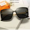 2021 Luxury Square Solglasögon Ladies Fashion Classic Brand Designer Retro Sun Glasses Women Sexig Eyewear Unisex Shades