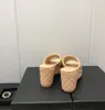 Lüks Deri Kadın Terlik Kalın Tabanlı Kama Tasarımcı Sandalet Yaz Moda Eğlence Plaj Ayakkabısı Klasik Lüks Koyun Derisi Terlik