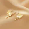 Studörhängen Sommaren Koreansk modetemperament Sweet Zircon Pearl Flower Gift Bankettkvinnor smycken 2023