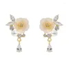 Studörhängen Sommaren Koreansk modetemperament Sweet Zircon Pearl Flower Gift Bankettkvinnor smycken 2023