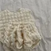Kläduppsättningar födda babyflickor bomullskläder set långärmad topshort romper cap kläder kostym vår sommar hoodie baby kläder 3m-2y 230313