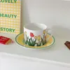 Wunderschönes, frisches Schachbrett-Tulpenblumen-Tasse- und Teller-Set für Kaffee- und Teetassen