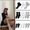 Chaussettes hautes longues courtes pour hommes Femmes Coton All-match classique Cheville Lettre Respirant hommes noir et blanc Football basket Chaussette de sport