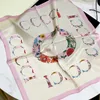 Moda Kadınlar Yaz Eşarp Tasarımcı İpek Eşarp Lüks Çiçek Mektubu El İşlemeli 70 x 70 cm Swing Küçük Kareler Yüksek Kaliteli Türbanlar