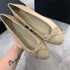 10a Designer Chaussures décontractées ballet plat vintage en laine en laine en tweed mocteur de vache de vache à bow dance dame dame en cuir pileter mulets en velours modes de gant