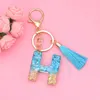 Nyckelringar Ny mode English Letter Keychain Wi Tassel Blue A-Z Keyring Glitter Sequins Filling Harts Nyckelkedjiga gåvor Tillbehör L230314