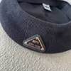 Berretti firmati Cappello nero donna Xia Berretto netto rosso versione coreana con triangolo invertito Pittore britannico primavera e autunno U4IJ