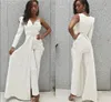 Tuta Boho Abiti da sposa a trapezio con gonna oversize Una spalla Scollo a V Applique floreale in pizzo Abito da sposa rustico Bohemain con tailleur pantalone Realizzato su misura