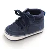 Första Walkers Brand Born Baby Boy Shoes Soft Sole Crib Shoes Warm Boots Anti-Slip Sneaker Solid Pu First Walkers för 1 år gammal 0-18 månader 230313