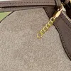 الأزياء حقيبة الكتف في الهواء الطلق Crossbody Classic Letter Design Strawberry Discorative Chain Cloth Clott Counter Lock